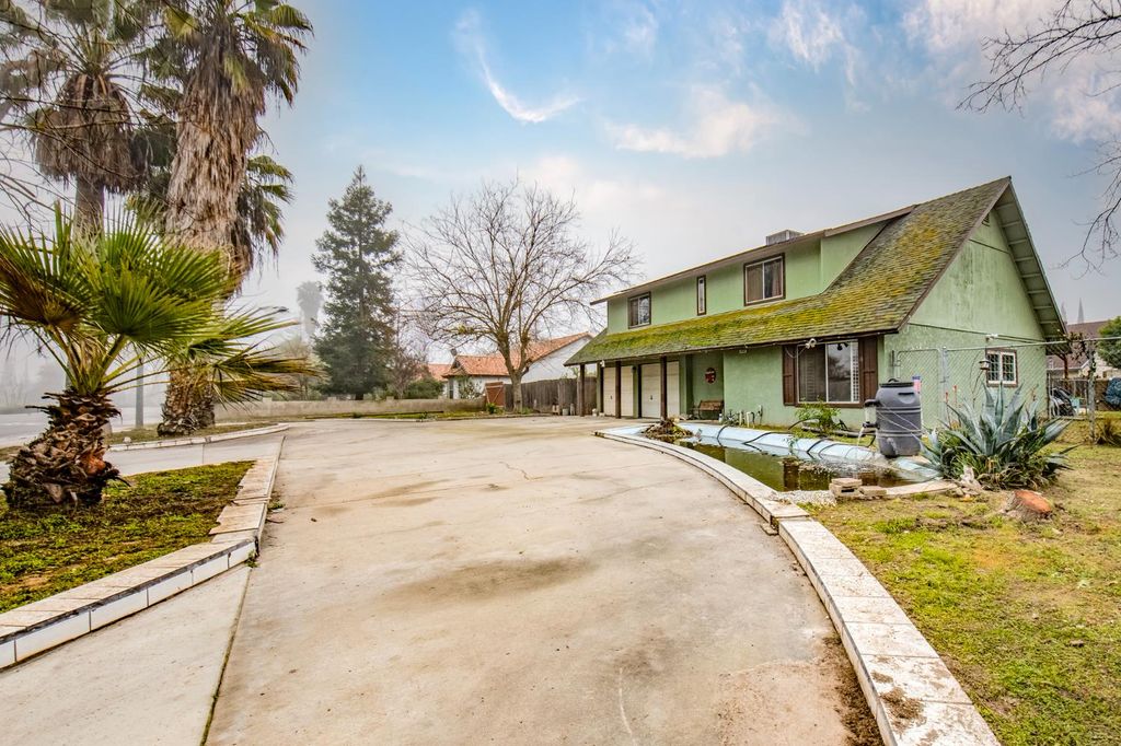 Image 1 of property listing at 14531 W Kearney Boulevard, Kerman, CA 93630