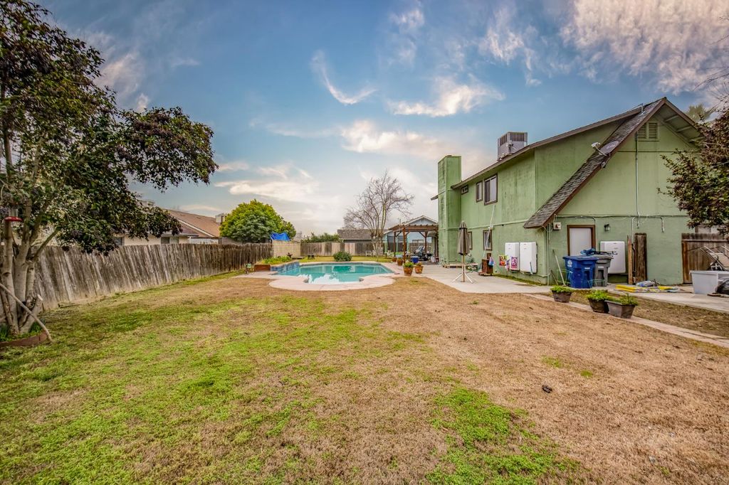 Image 18 of property listing at 14531 W Kearney Boulevard, Kerman, CA 93630