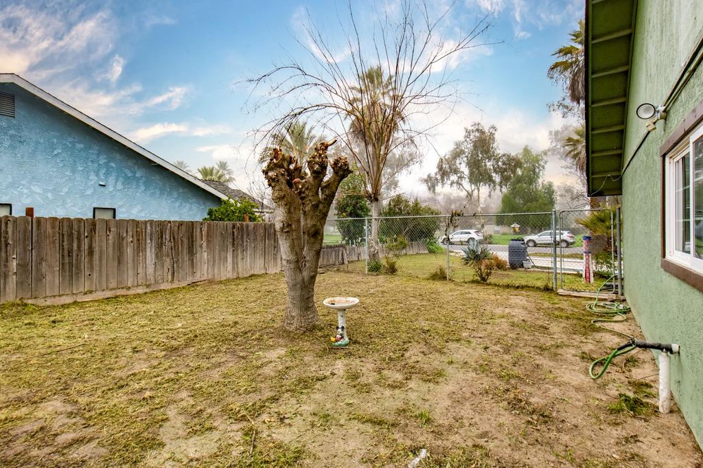 Image 19 of property listing at 14531 W Kearney Boulevard, Kerman, CA 93630