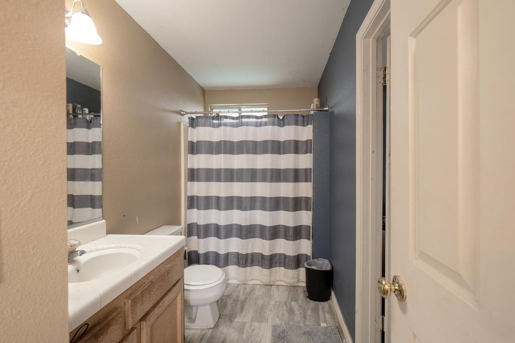 Image 26 of property listing at 14531 W Kearney Boulevard, Kerman, CA 93630