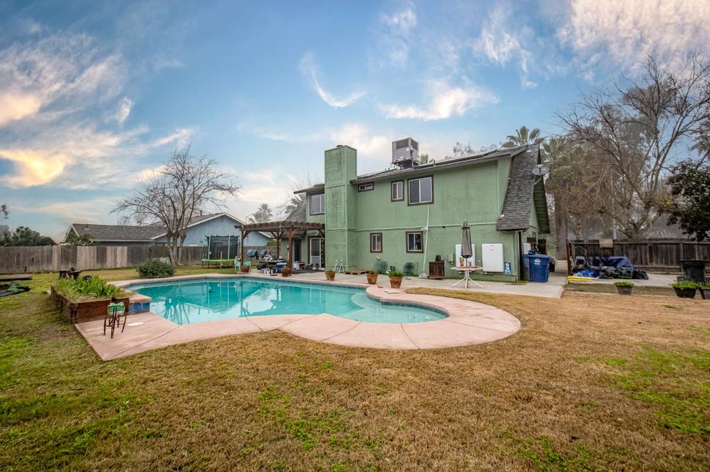 Image 3 of property listing at 14531 W Kearney Boulevard, Kerman, CA 93630