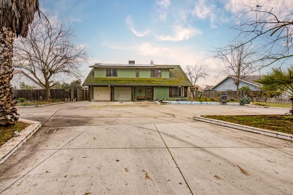 Image 4 of property listing at 14531 W Kearney Boulevard, Kerman, CA 93630