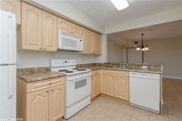 5641 Riverside Dr 202B1, Coral Springs, FL 33067