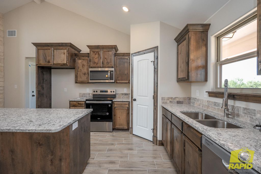 Image 4 of property listing at 9665 Jaguar Trail, San Angelo, TX 76901