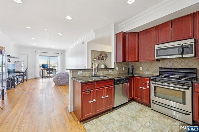 15-19 Tichenor 407, Newark, NJ 07112