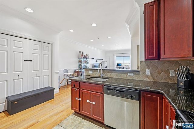 15-19 Tichenor 407, Newark, NJ 07112