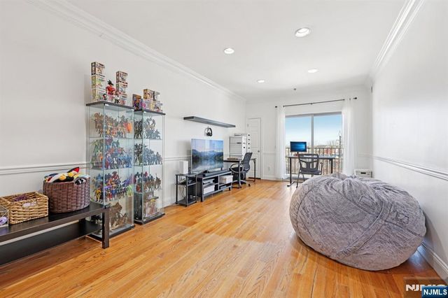 15-19 Tichenor 407, Newark, NJ 07112