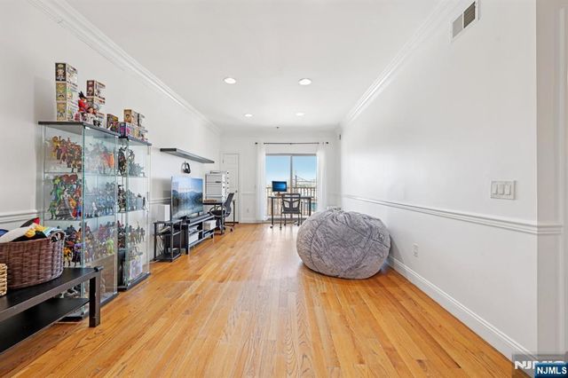 15-19 Tichenor 407, Newark, NJ 07112