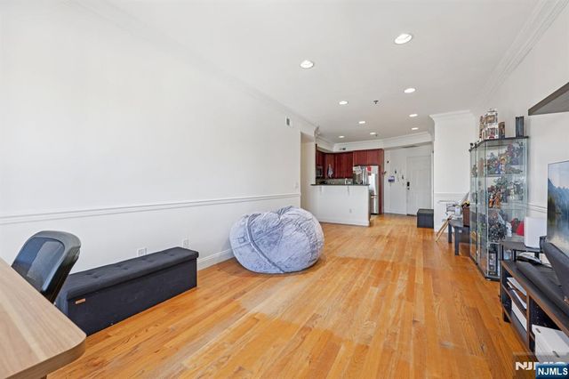 15-19 Tichenor 407, Newark, NJ 07112