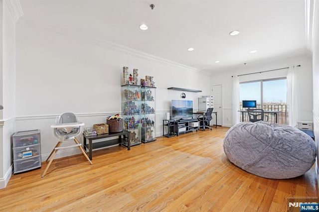 15-19 Tichenor 407, Newark, NJ 07112
