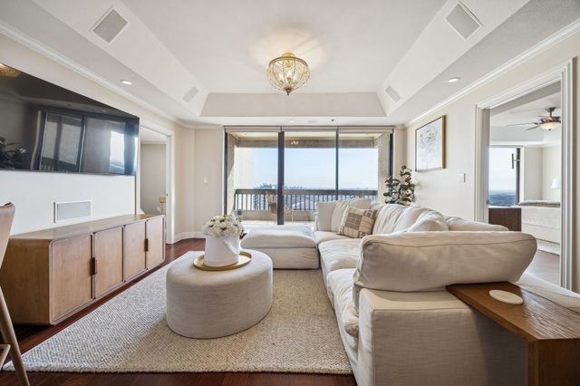 5909 Luther Lane 2105, Dallas, TX 75225