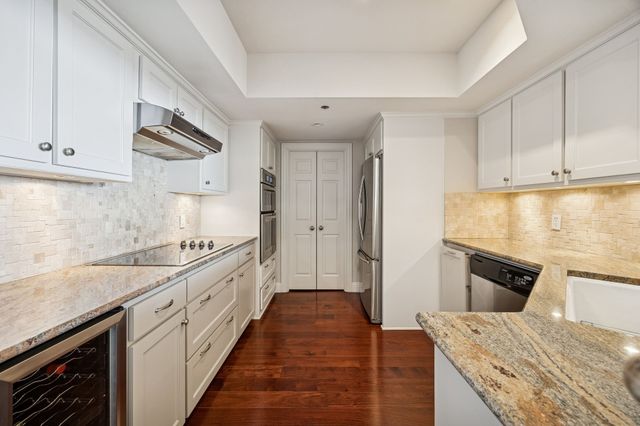 5909 Luther Lane 2105, Dallas, TX 75225