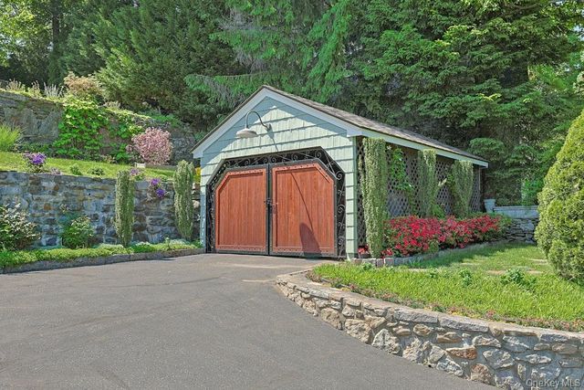 97 Underhill Road, Scarsdale, NY 10583