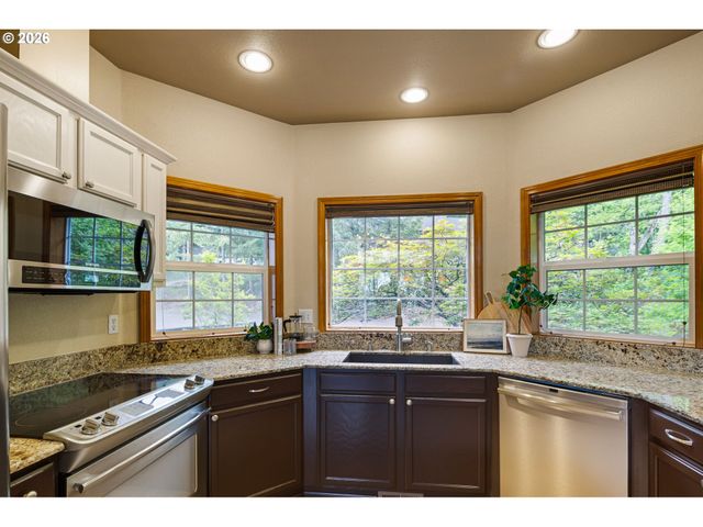 3380 VIDERA Dr, Eugene, OR 97405