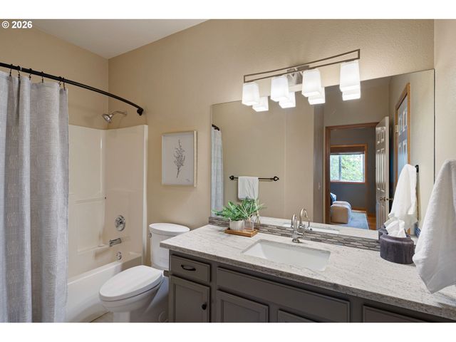 3380 VIDERA Dr, Eugene, OR 97405