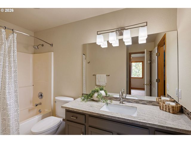 3380 VIDERA Dr, Eugene, OR 97405