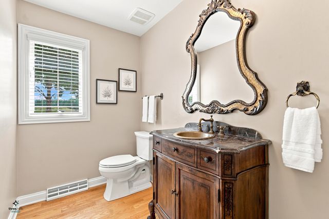 1403 W Wigwam Trail, Mount Prospect, IL 60056