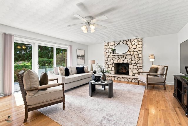 1403 W Wigwam Trail, Mount Prospect, IL 60056