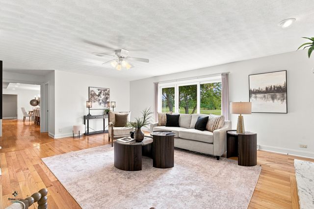 1403 W Wigwam Trail, Mount Prospect, IL 60056
