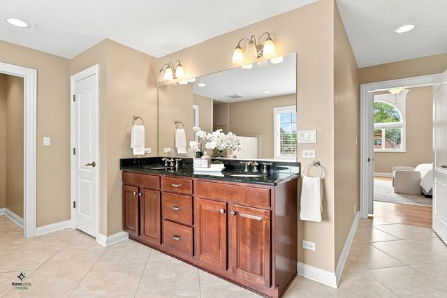 1403 W Wigwam Trail, Mount Prospect, IL 60056