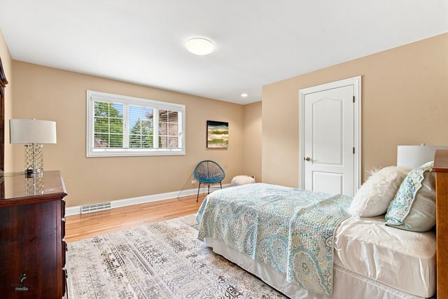 1403 W Wigwam Trail, Mount Prospect, IL 60056