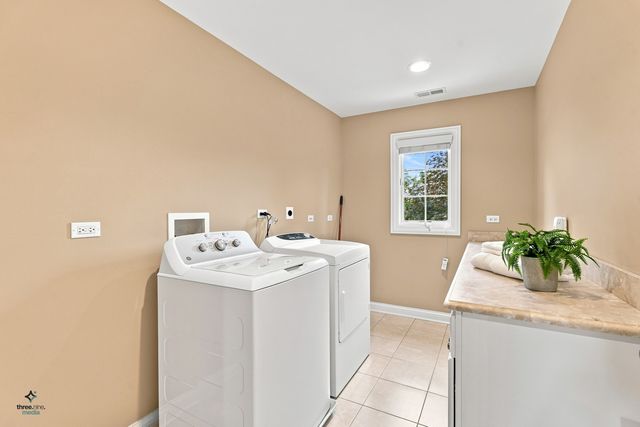 1403 W Wigwam Trail, Mount Prospect, IL 60056