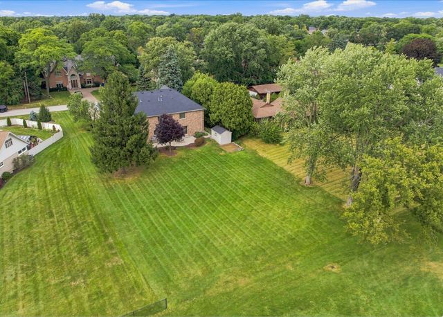 1403 W Wigwam Trail, Mount Prospect, IL 60056