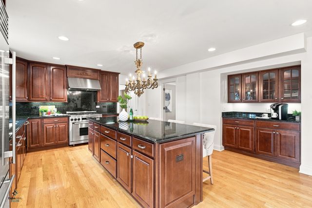 1403 W Wigwam Trail, Mount Prospect, IL 60056