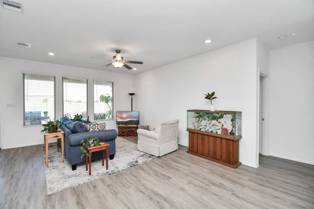 732 Willow Harbor Lane, La Marque, TX 77568