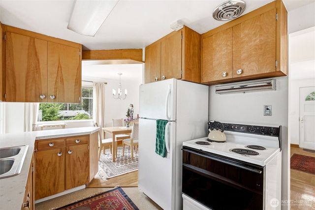 16262 15th Avenue SW, Burien, WA 98166