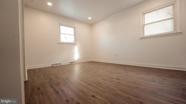 3 PARKER AVE, Burlington, NJ 08016