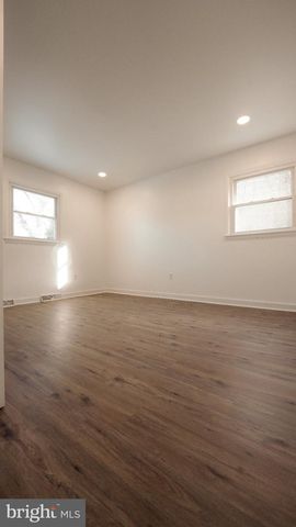 3 PARKER AVE, Burlington, NJ 08016