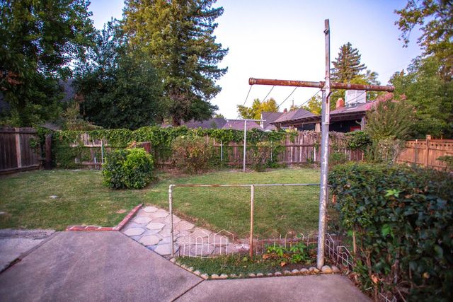 4417 E St, Sacramento, CA 95819