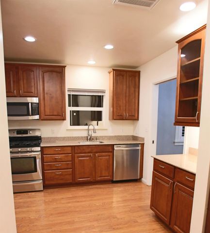 4417 E St, Sacramento, CA 95819