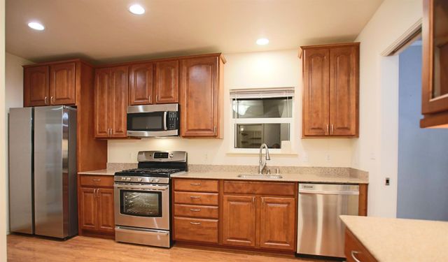 4417 E St, Sacramento, CA 95819