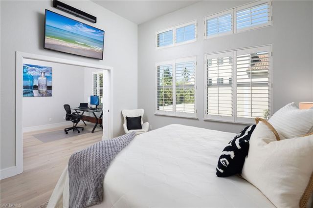 1070 5th ST S 4, Naples, FL 34102