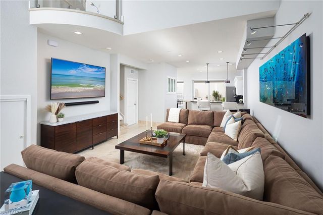 1070 5th ST S 4, Naples, FL 34102