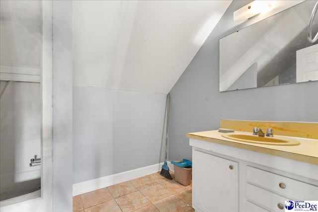 706 Poor Farm Rd, Effingham, SC 29541