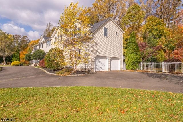 2 Unami Ln, Scotch Plains Twp., NJ 07076