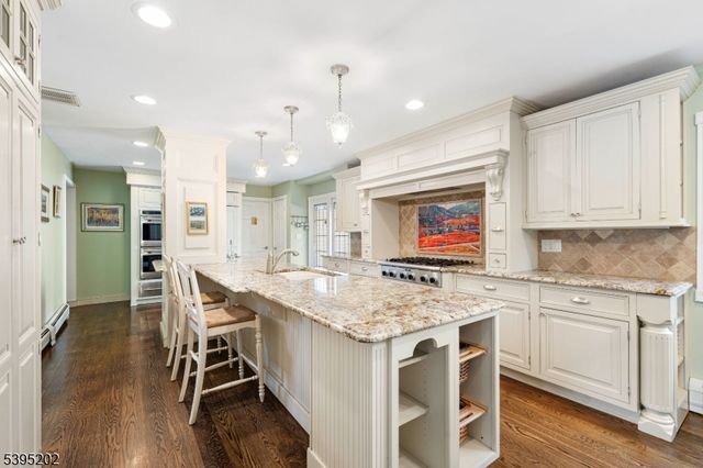 2 Unami Ln, Scotch Plains Twp., NJ 07076