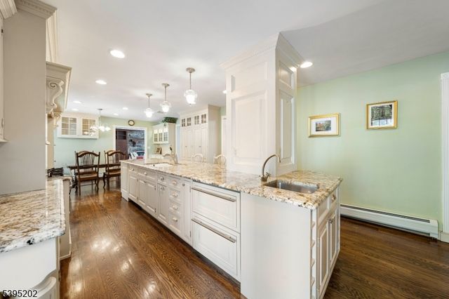 2 Unami Ln, Scotch Plains Twp., NJ 07076