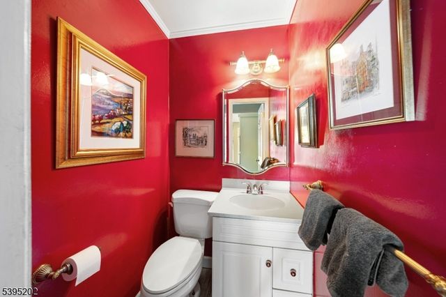 2 Unami Ln, Scotch Plains Twp., NJ 07076