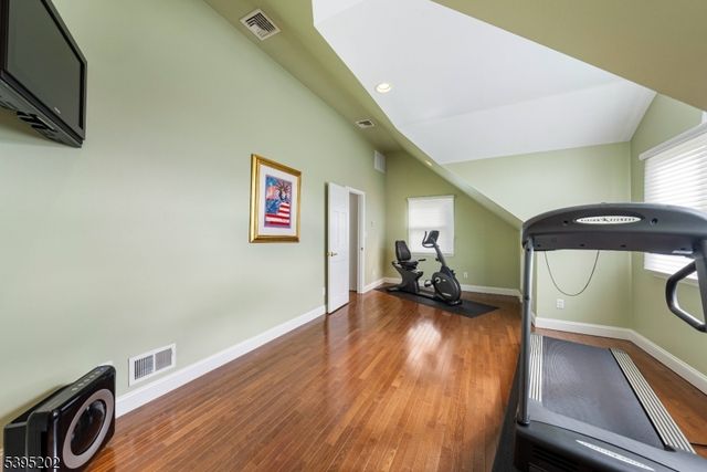 2 Unami Ln, Scotch Plains Twp., NJ 07076