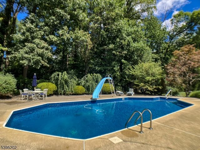 2 Unami Ln, Scotch Plains Twp., NJ 07076