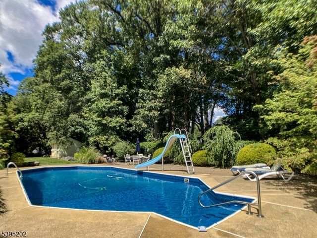 2 Unami Ln, Scotch Plains Twp., NJ 07076