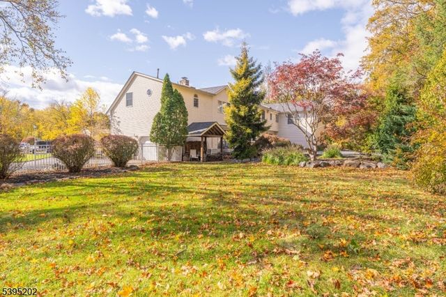 2 Unami Ln, Scotch Plains Twp., NJ 07076