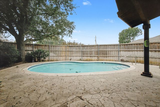 1323 Edgewood Court, Carrollton, TX 75007