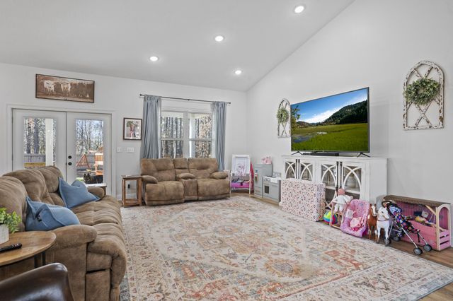 193 Entrekin Rd., Purvis, MS 39475