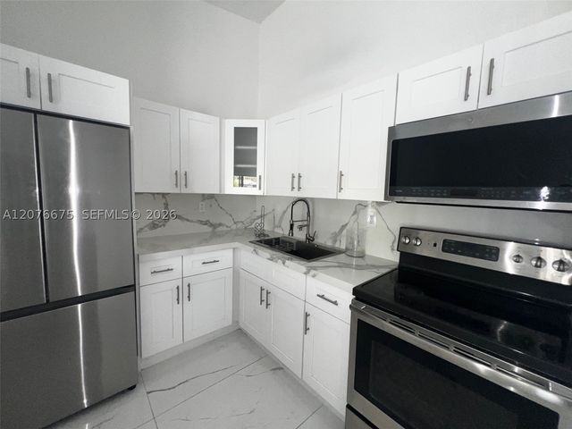 18755 NW 62nd Ave 204, Hialeah, FL 33015