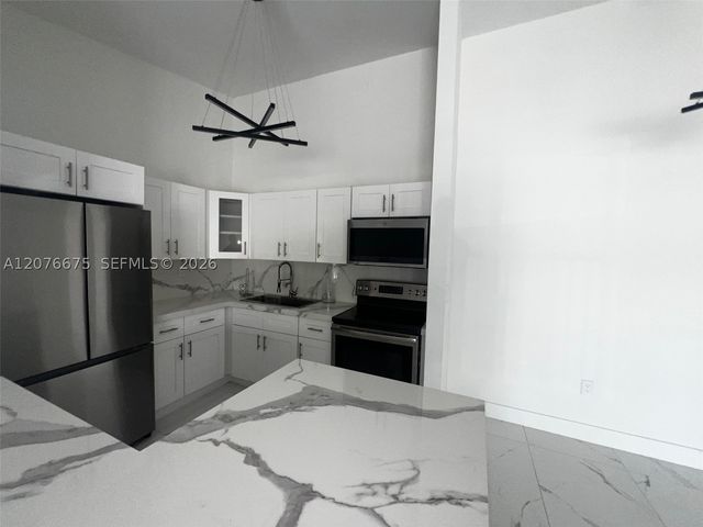 18755 NW 62nd Ave 204, Hialeah, FL 33015